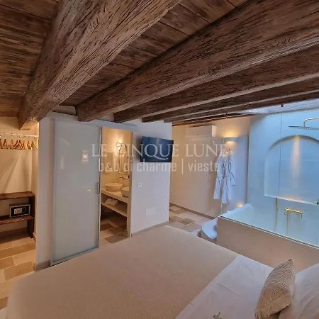 Le Cinque Lune Bed and breakfast