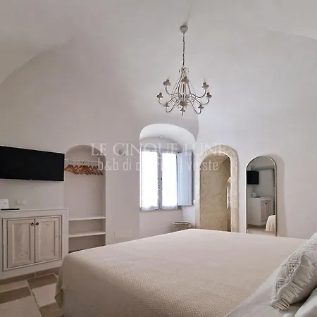 Le Cinque Lune Bed & Breakfast