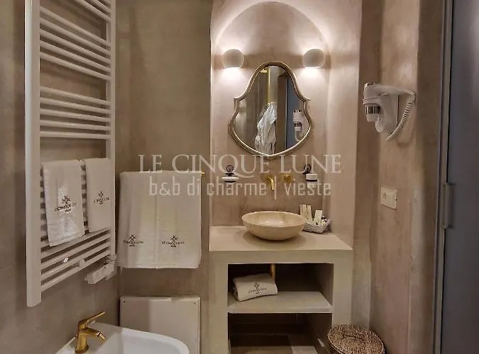 Le Cinque Lune Alojamento de Acomodação e Pequeno-almoço Vieste