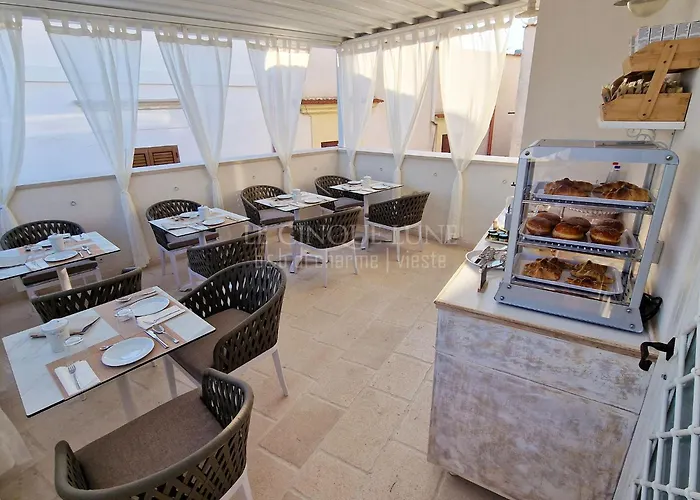 Alojamento de Acomodação e Pequeno-almoço Le Cinque Lune 4*